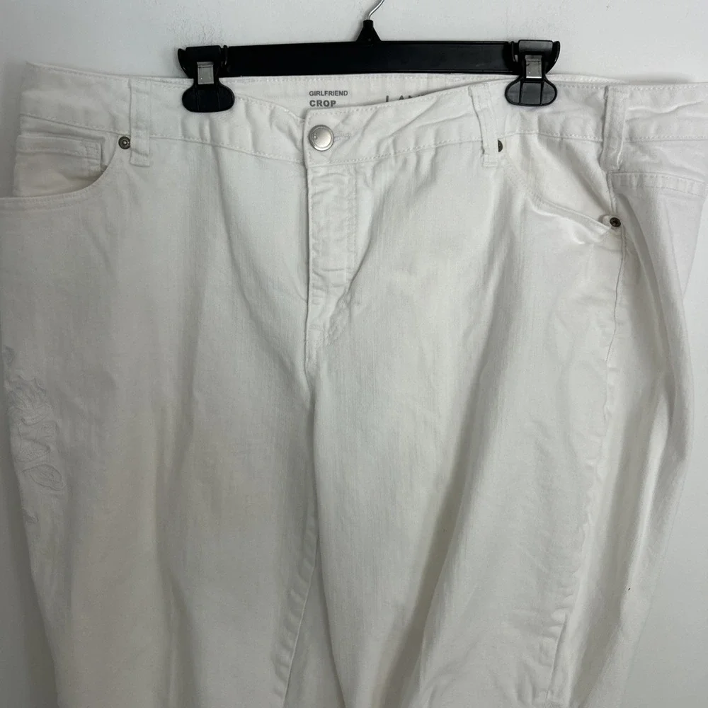 Lane Bryant Women's White‎ Jeans Size 24 P Embroidered Flower Cropped Girlfriend